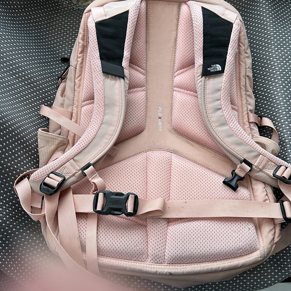 The North Face Borealis light pink backpack - Picture 8 of 8